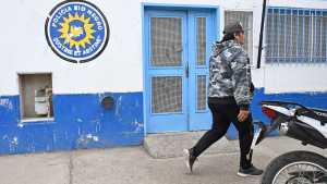 Vecinos atraparon a un adolescente tras robar en un barrio de Cipolletti