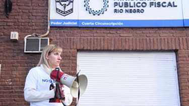 Silvana Capello, madre de Agustina estuvo presente en la marcha de la semana pasada y pidió justicia. Foto: Florencia Salto.