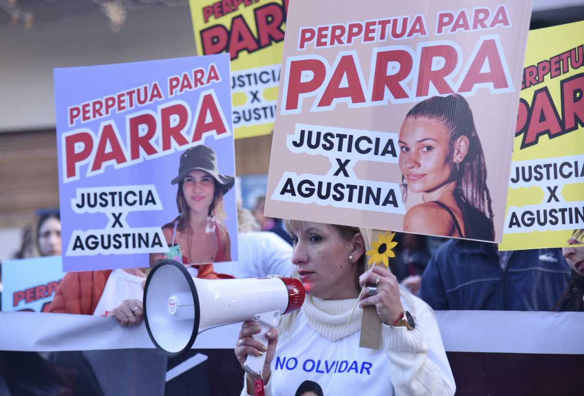 Silvana Cappello en la marcha a un año del femicidio de Agustina Fernández. Foto Archivo. 