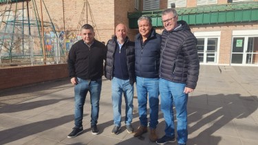 Rolando Figueroa junto a los candidatos Claudio Larraza de Huincul y Rubén García  de Cutral Co (Fotos: gentileza)