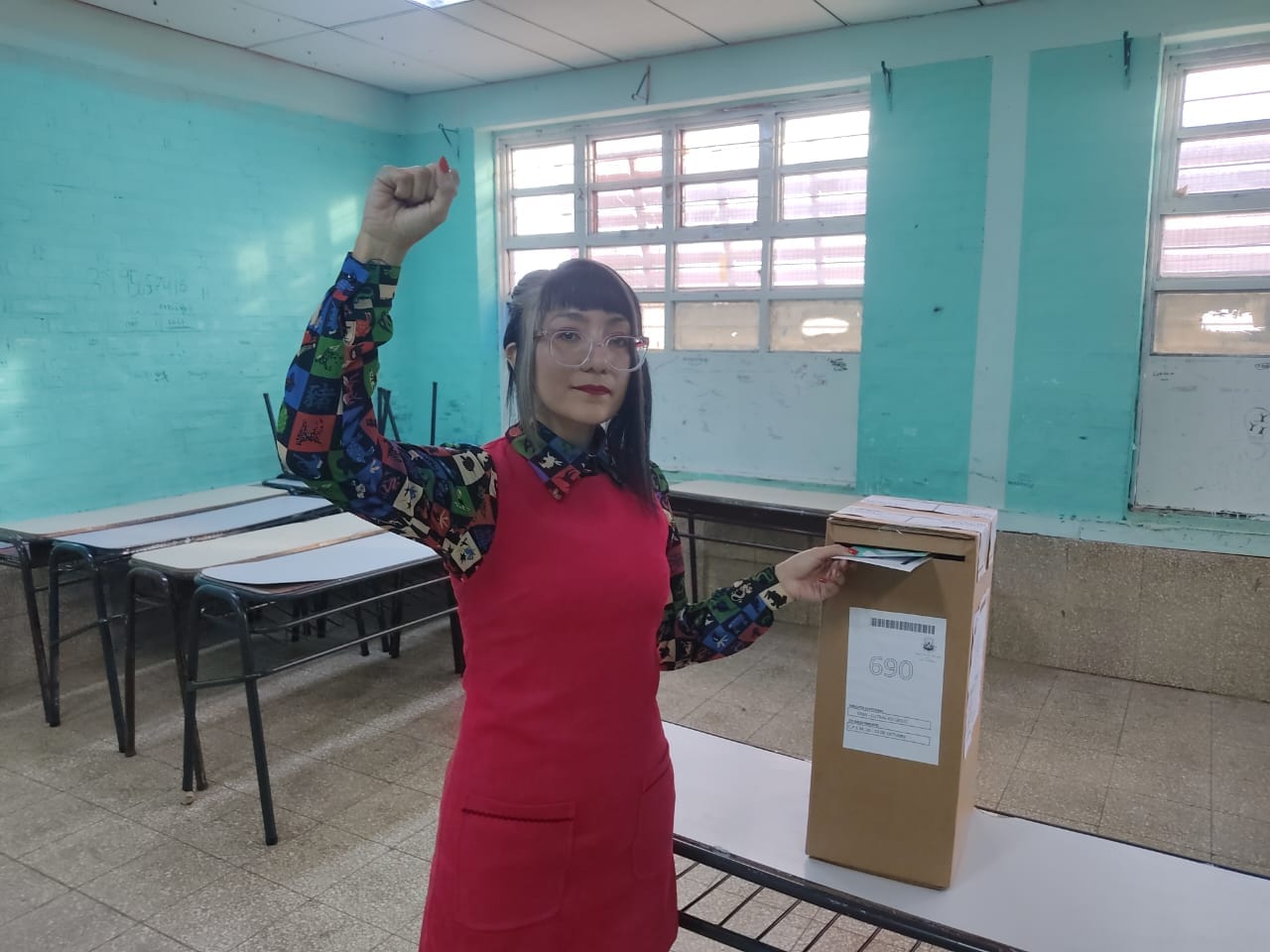 La candidata del Frente de Izquierda y Trabajadores Unidad votó en el CPEM N° 20 (Foto: gentileza)