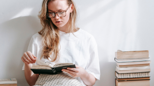 4 Técnicas para leer libros en velocidad, según la Inteligencia Artificial