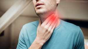 Murieron 16 personas por la bacteria de faringitis aguda, dos eran de Río Negro: síntomas y cómo se contagia