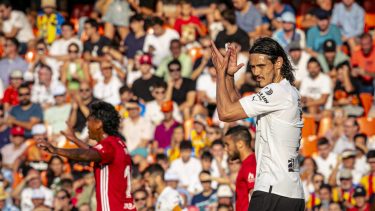 Edinson Cavani llega procente del Valencia y firmó su contrato con Boca por 18 meses. (Foto: Valencia)