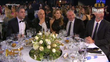 Jey Mammon llegó tarde, pero finalmente acompañó a sus excompañeros de La Peña de Morfi.