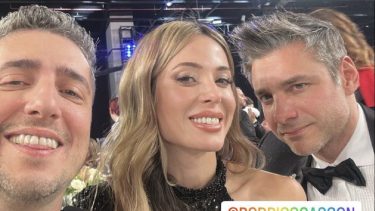 Jey Mammon compartió mesa con sus excompañeros de la Peña de Morfi.