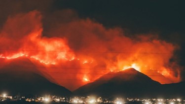 El cerro Uritorco volvió a ser víctima de un feroz incendio forestal. 