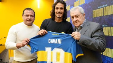 Cavani y su primer encuentro con la "10" de Boca.