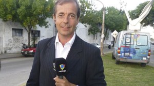 Inaudito: En vivo, un movilero de América compró drogas en un búnker