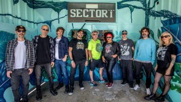 Fundamentalistas. Fernando Nalé, Baltasar Comotto, Miguel Ángel Tallarita, Ramiro López Naguil, Fernando Colombo, Deborah Dixon, Gaspar Benegas, Pablo Sbaraglia y Luciana Palacios. (Foto: KVK)