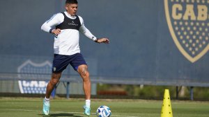 A la espera de Cavani, Marcos Rojo fue convocado en Boca y podría jugar ante Independiente