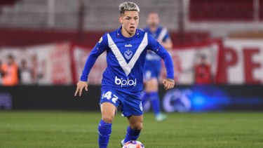 Prestianni se quiere ir de Vélez tras la agresión de la barrabrava.