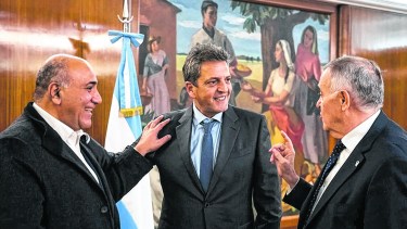 El ministro de Economía y candidato espera que la mejora levante su imagen. Ayer recibió a Manzur.