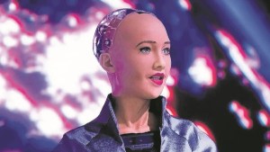 ¿Sophia, la IA, será la jueza del futuro?