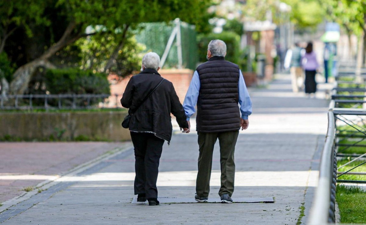 Jubilados y pensionados podrán cobrar un extra en sus salarios mensuales, a través de ANSES.-