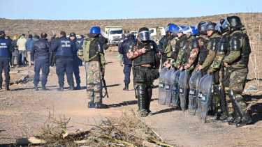 La policía de Río Negro realizó un desalojo en Las Perlas. Foto: Florencia Salto