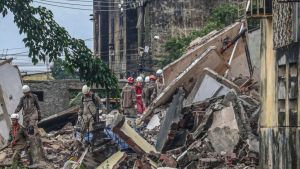 Ocho muertos y cinco atrapados bajo escombros por derrumbe de edificio en Brasil