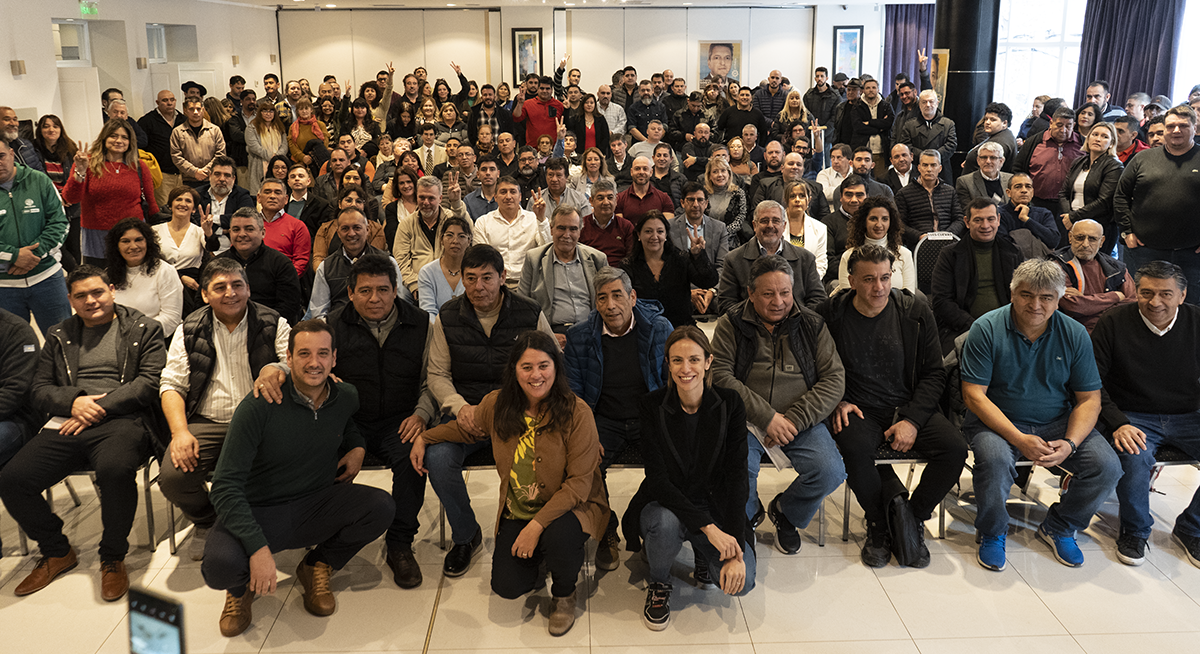 La mesa plural Massa Presidente unió a una diversidad de dirigentes políticos y sociales en Neuquén (Gentileza)