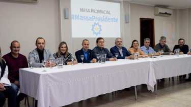 Dirigentes del Frente Renovador y de Nos Une Río Negro impulsaron la mesa Massa Presidente, el martes en Regina.