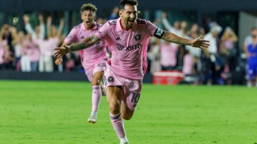 Messi a pleno y feliz: ya hizo tres goles en dos partidos con el Inter Miami FC.  (David Santiago/Miami Herald via AP)