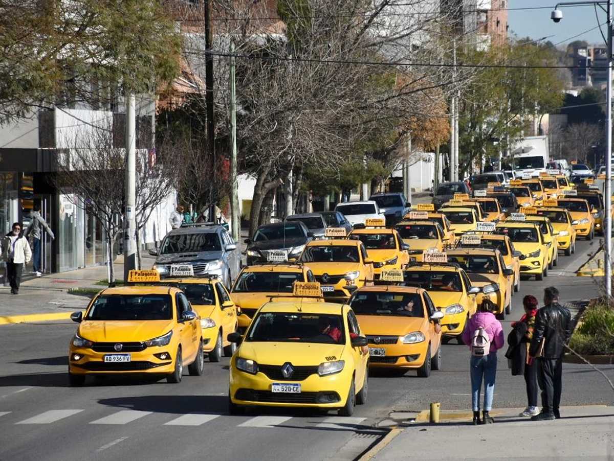 Bases de taxis y remises de Neuquén realizan un paro esta noche.  Foto: Archivo Matías Subat.