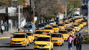 Bases de taxis y remises de Neuquén realizan un paro esta noche.  Foto: Archivo Matías Subat.