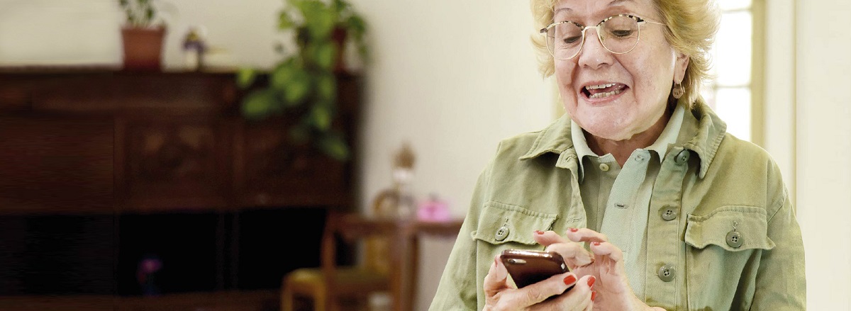 Jubilados y pensionados pueden acceder a las prestaciones e insumos de PAMI a través de WhatsApp.-