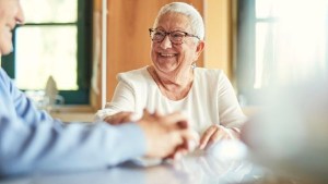 PAMI ofrece un subsidio para auxiliares domiciliarios: Enterate cómo gestionarlo