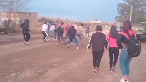 Preocupación por estudiantes de Roca que organizan peleas a la salida del colegio
