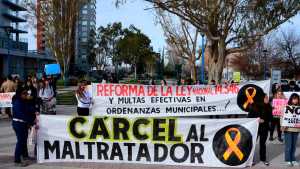 Organizaciones de Río Negro y Neuquén marcharon en contra del maltrato animal, en Roca