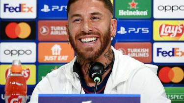 El central español suena en Boca. 