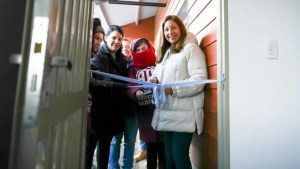 La gobernadora entregó 11 viviendas en Bariloche
