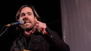 Del Caño en Bariloche: «Participar en las elecciones es la forma de expresar la bronca»