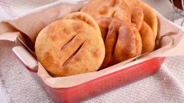 Las tortas fritas son una invitación ideal para pasar la lluvia y el frío.-