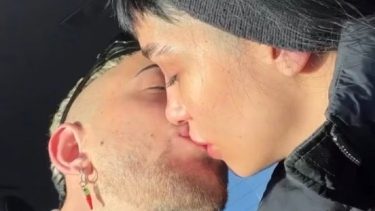 María Becerra se comprometió con J Rei. 