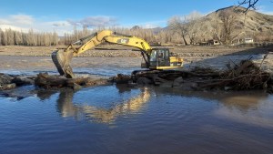 Siguen los trabajos en el norte de Neuquén y hay optimismo a pesar de las lluvias: «Estamos más aliviados»