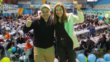 Arabela Carreras descartó tomarse licencia. Su compañero de lista,  Juan Pablo Ferrari, se apartará de sus funciones en el municipio por un mes. Foto: Gentileza