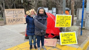 Video: con cinco niños, quedó en una carpa porque no tiene casa y reclama respuestas a Gutiérrez
