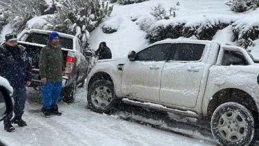 Las complicaciones fueron una constante esta tarde en el acceso al centro invernal. Foto: Gentileza. 