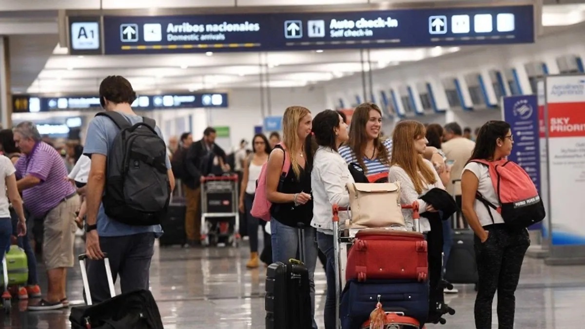 La medida afectó a cerca de 3000 pasajeros, confirmaron desde la terminal aérea. Foto: Gentileza A24. 