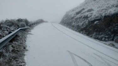 La nieve sorprendió esta mañana a los turistas, especialmente en la zona serrana de Merlo. Foto: El Diario de Carlos Paz. 