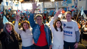 La fórmula presidencial de Jesús Escobar recorrió el oeste de Neuquén