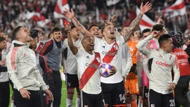 Con el RÍO NEGRO de este domingo, vos también podes tener tu póster de River Campeón. 