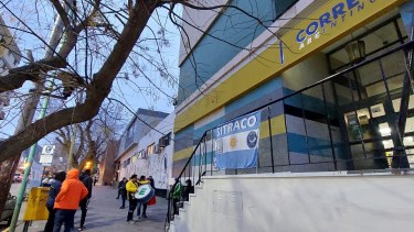 Video: Correo Argentino de protesta en Neuquén porque pasan frío y se inunda el depósito