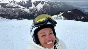 Pampita se mostró disfrutando de la nieve en el Cerro Bayo. Foto: La Nación. 
