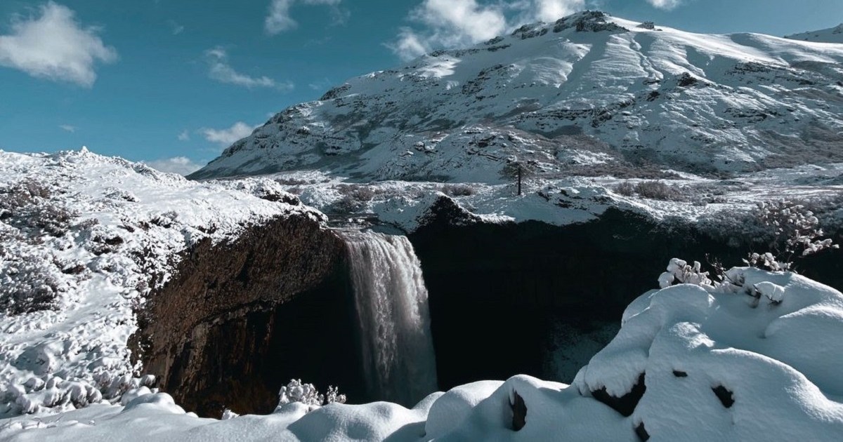 la impresionante postal del salto del Agrio nevado, descubrí esta maravilla de Neuquén thumbnail