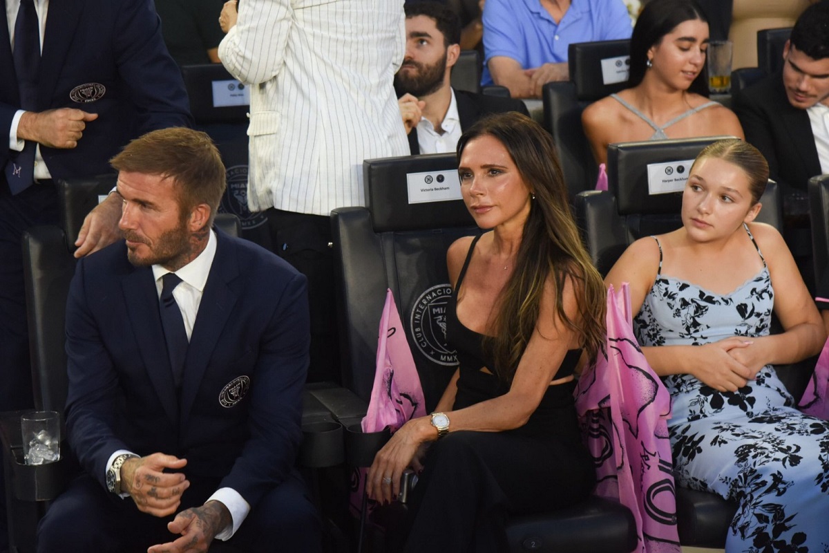Victoria y David, en primera fila en el debut de Lionel Messi en Miami. Foto: Gentileza. 