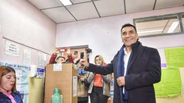 El candidato a intendente por el oficialismo, Ramón Rioseco, votó en el IFDN° 1.