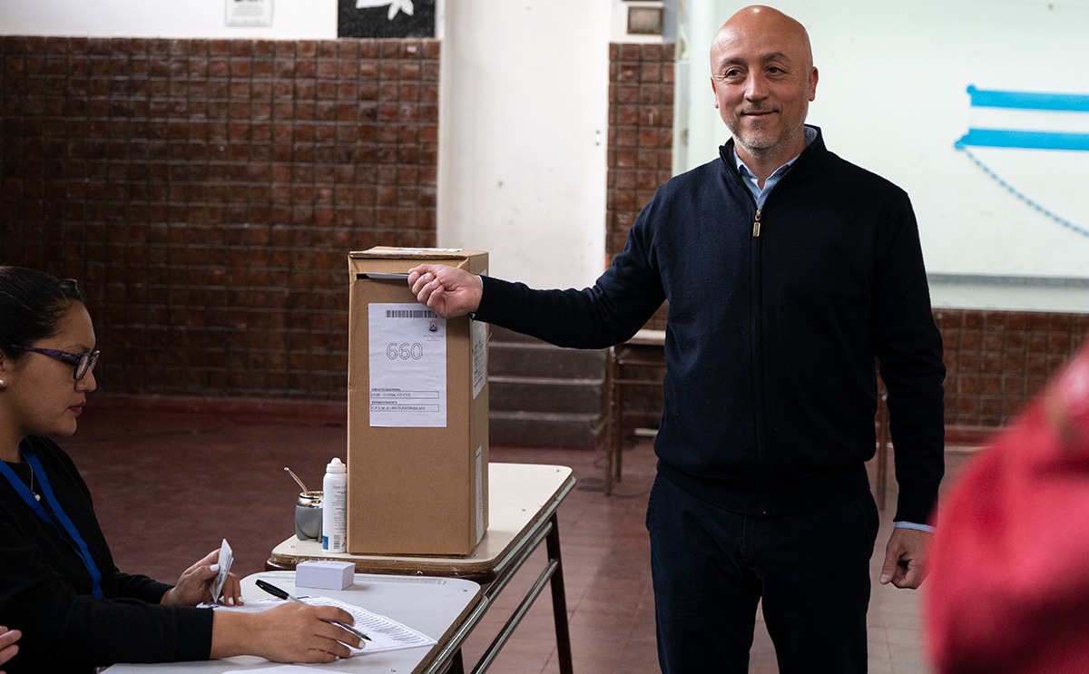 Rubén "Ojito" García, votó acompañado de sus tres hijos. Foto: Gentileza.