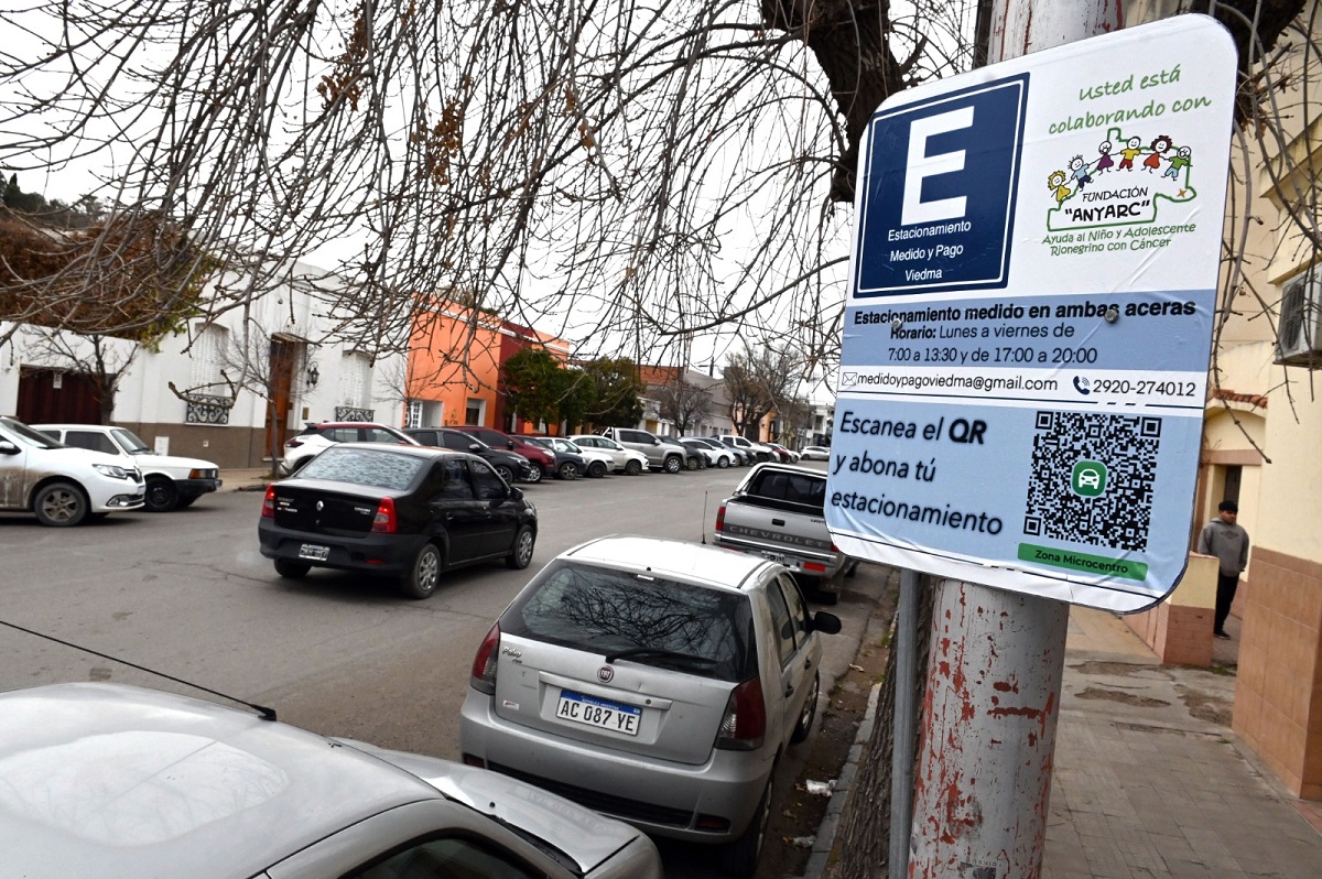 El estacionamiento medido y pago en Viedma tendrá dos semanas de prueba, es decir que no se labrarán multas. Foto: Marcelo Ochoa.